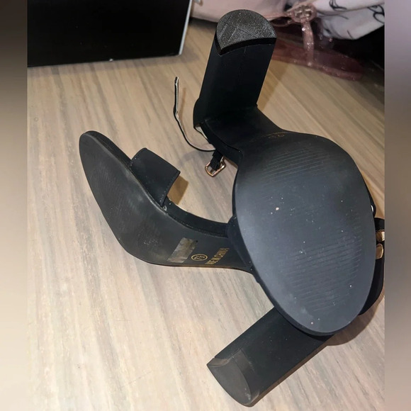 Black heel sandals - Picture 2 of 3